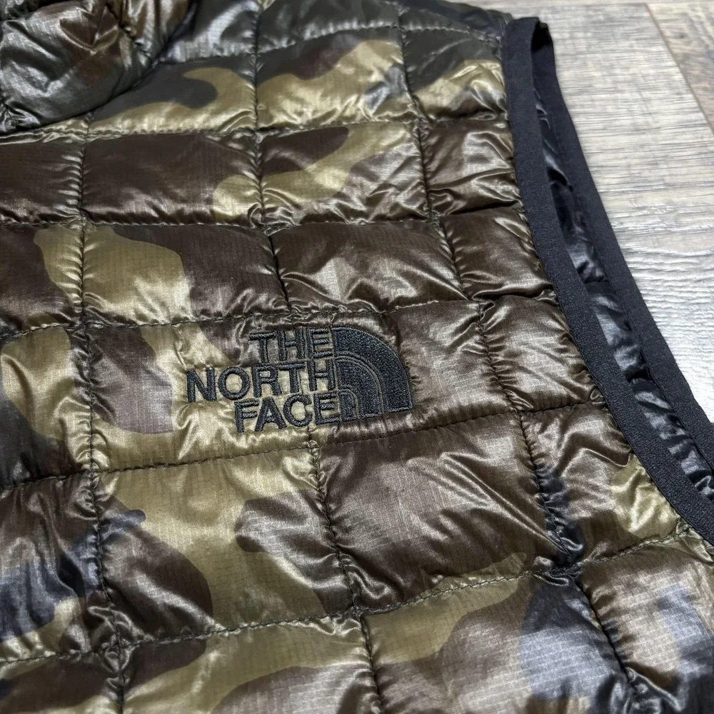 The North Face Thermoball Eco Vest Camo Mens Small Insulated Puffer
